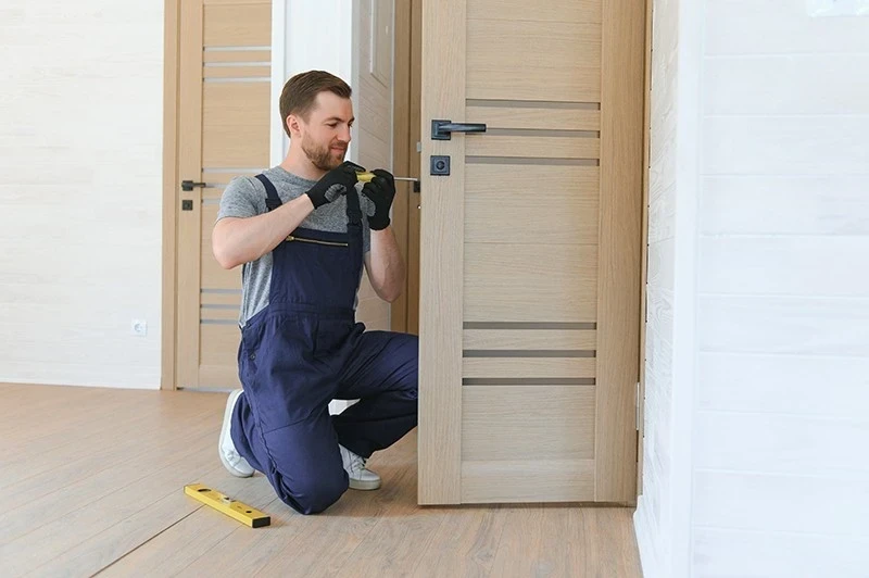 Joiner making a door